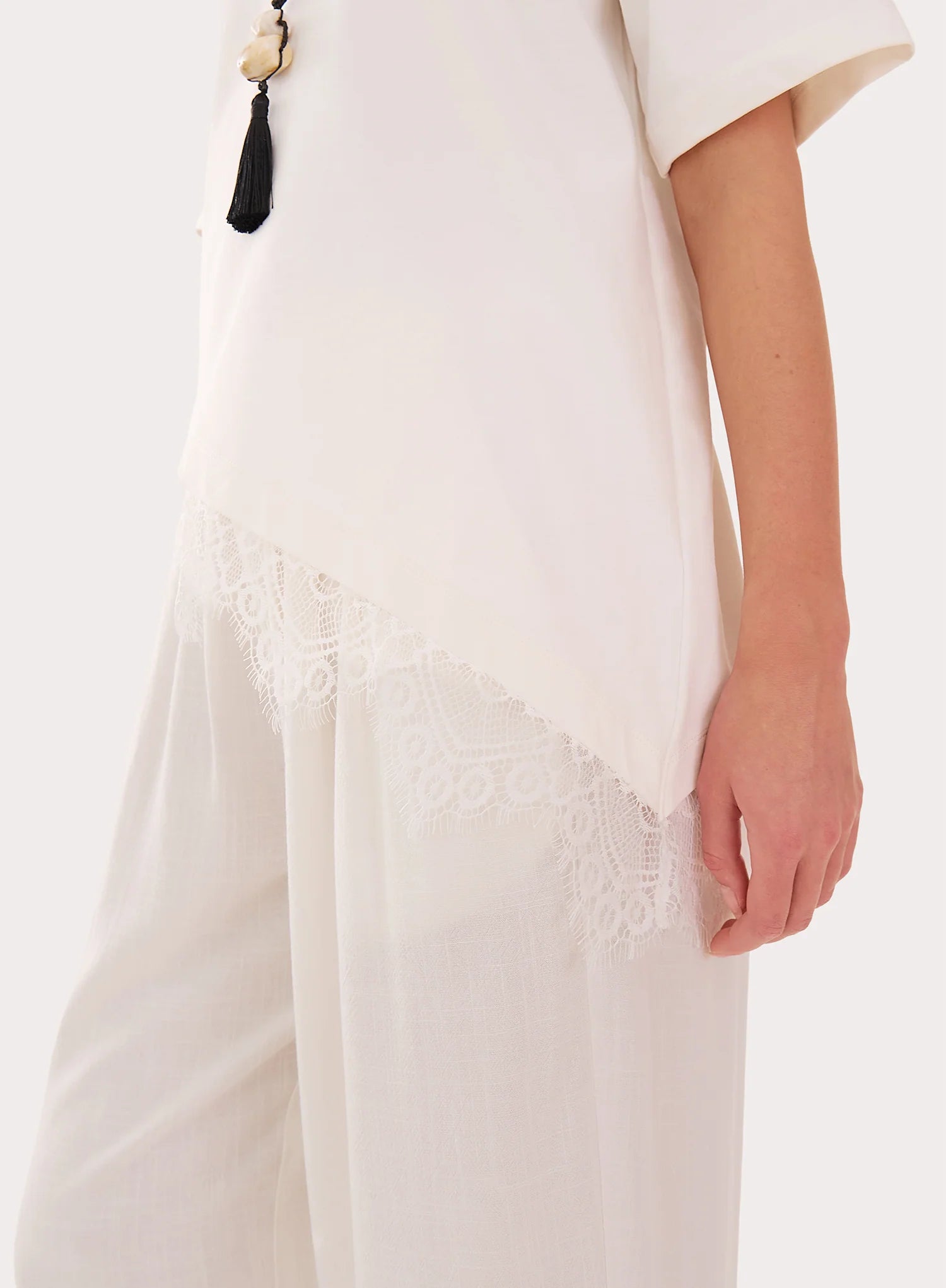White Asymmetric Lace Hem T Shirt
