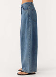 Zayn Pleated Denim Jeans Light Wash Blue