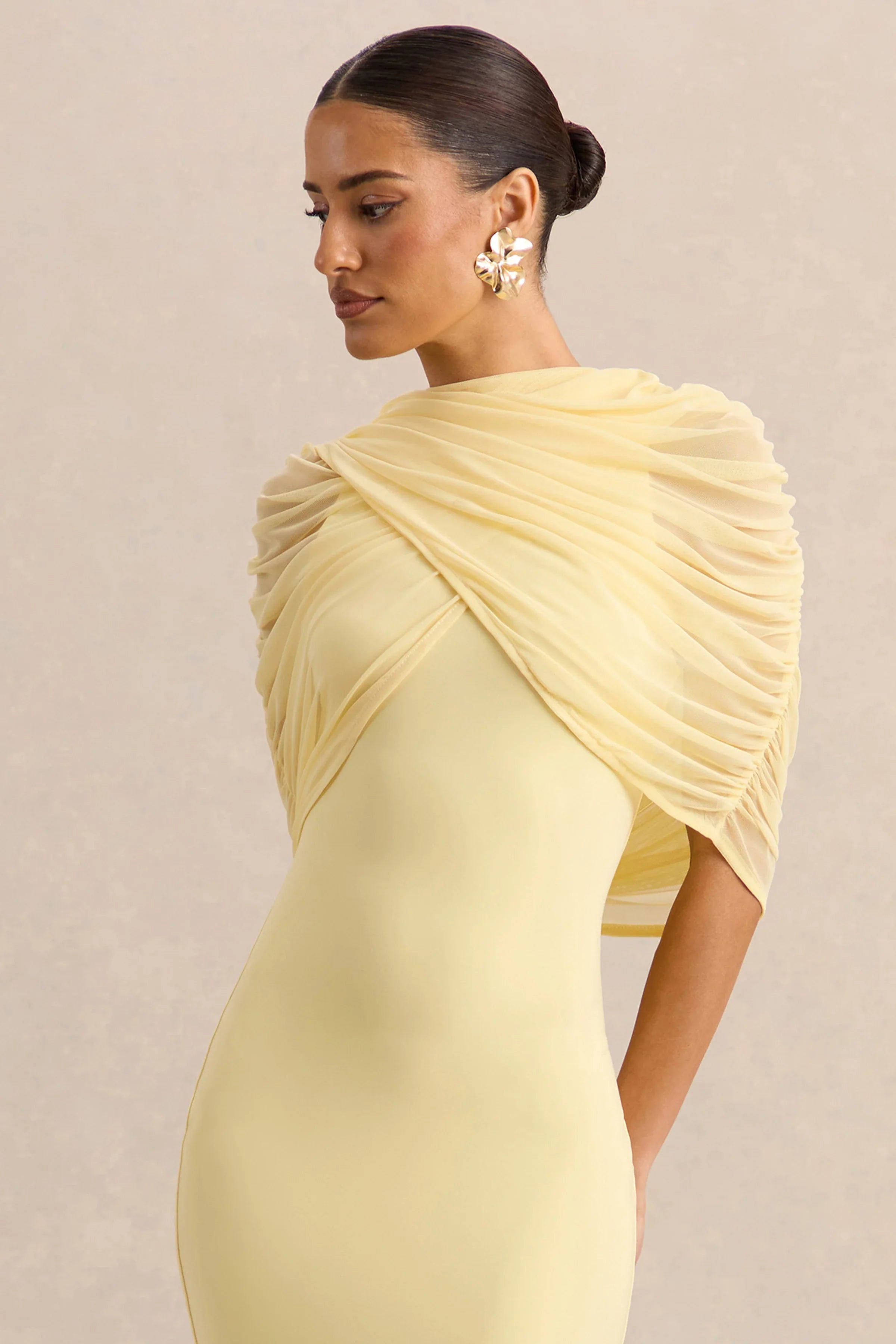 Magoria Lemon Mesh Round Neck Cape