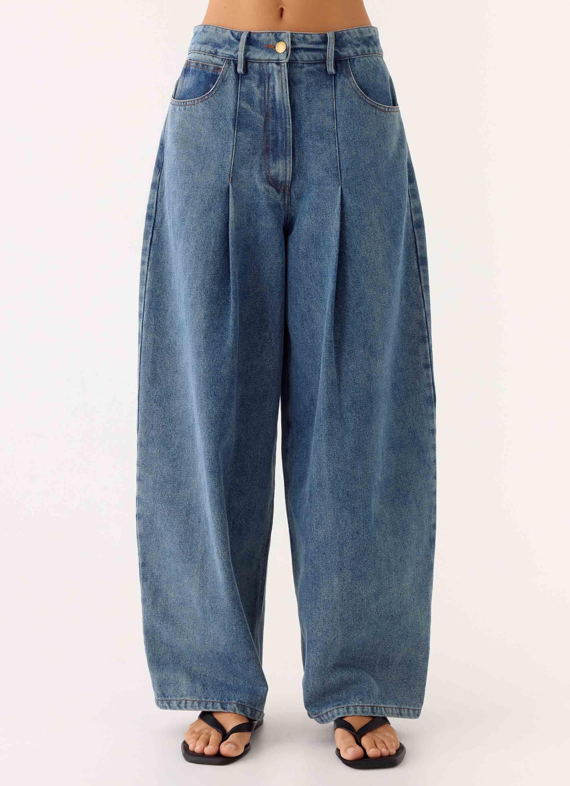 Zayn Pleated Denim Jeans Light Wash Blue