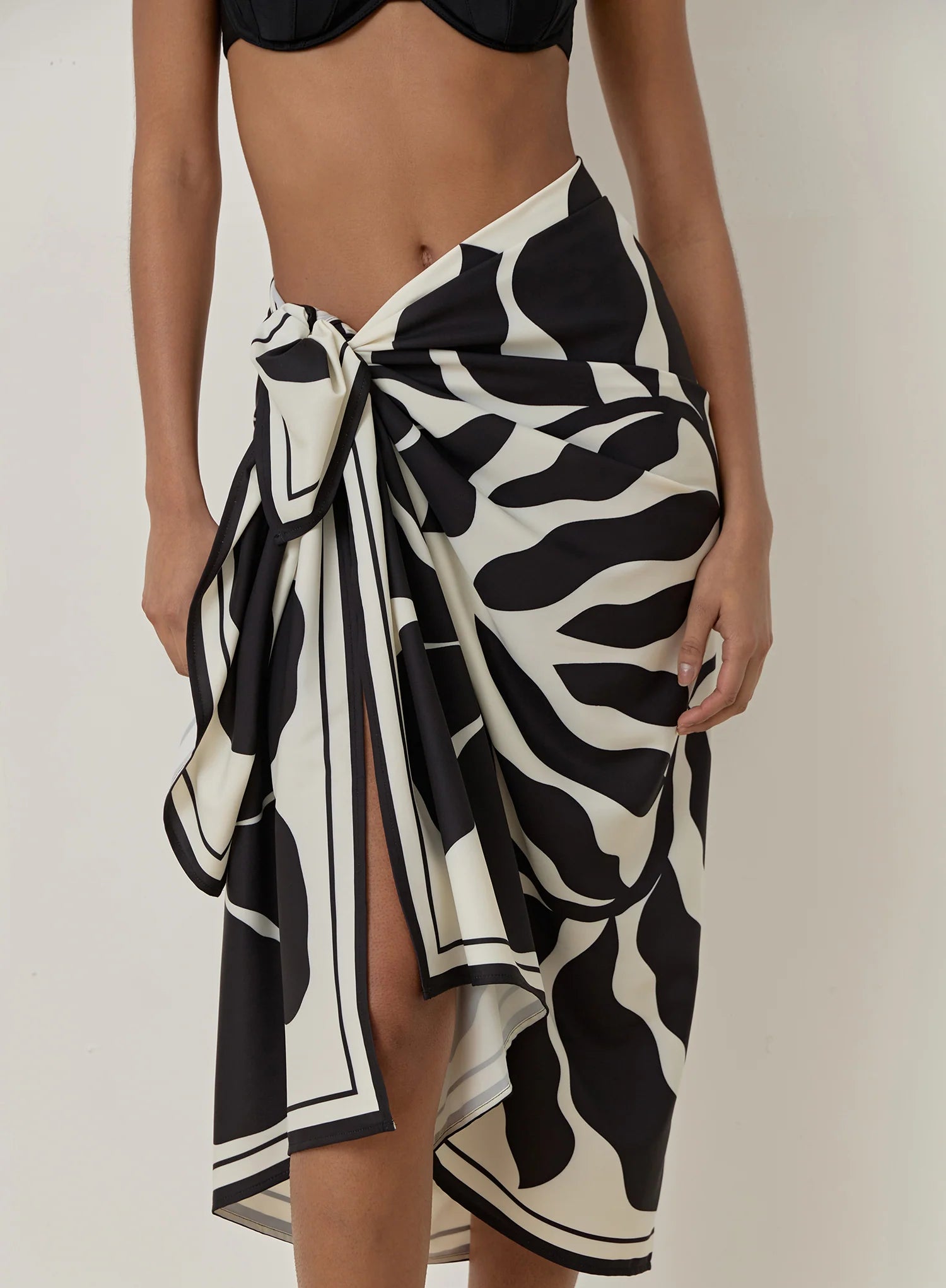 Black And Cream Printed Sarong Bora