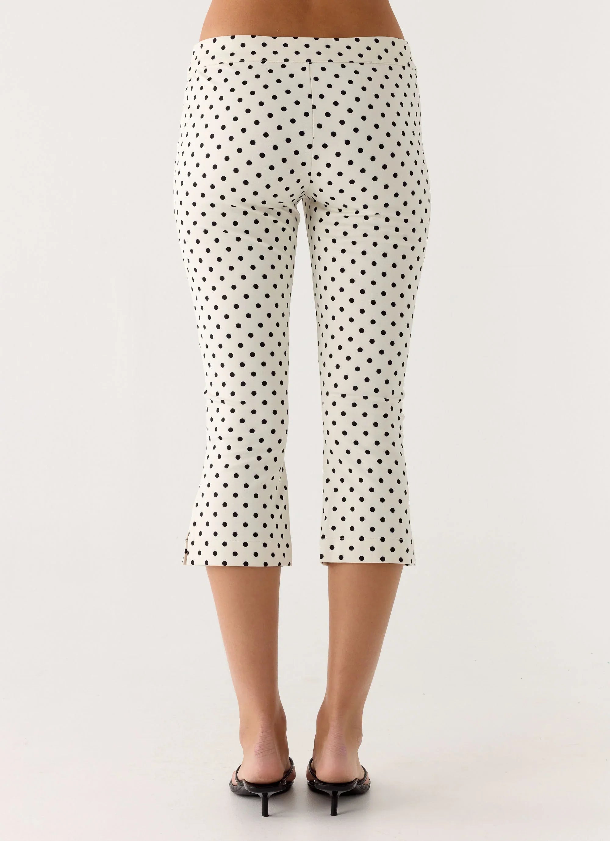 Rue Capri Pants White Polkadot