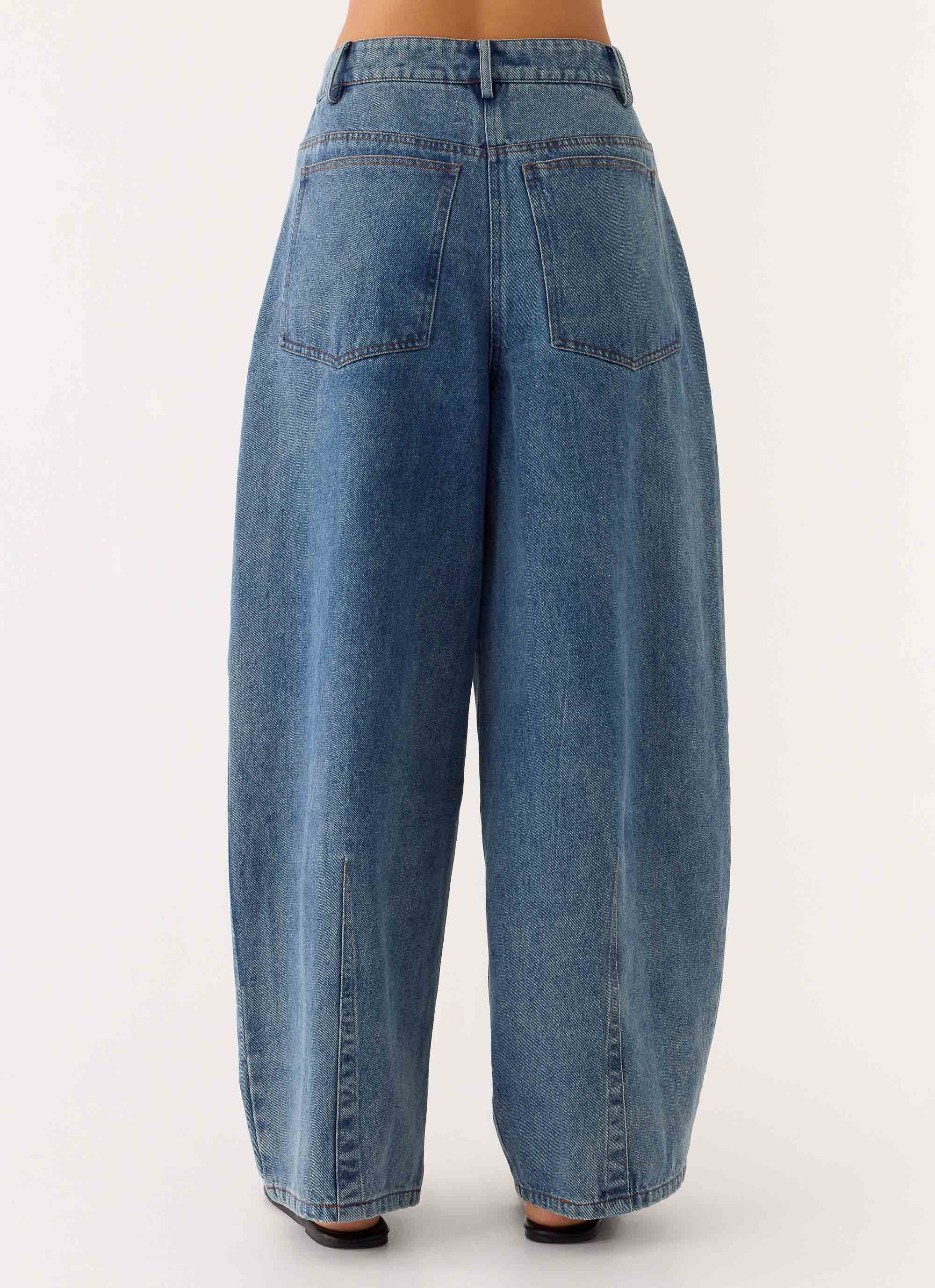 Zayn Pleated Denim Jeans Light Wash Blue