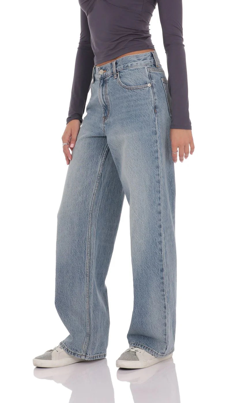 Mid Rise Baggy Jeans in Faded Blue