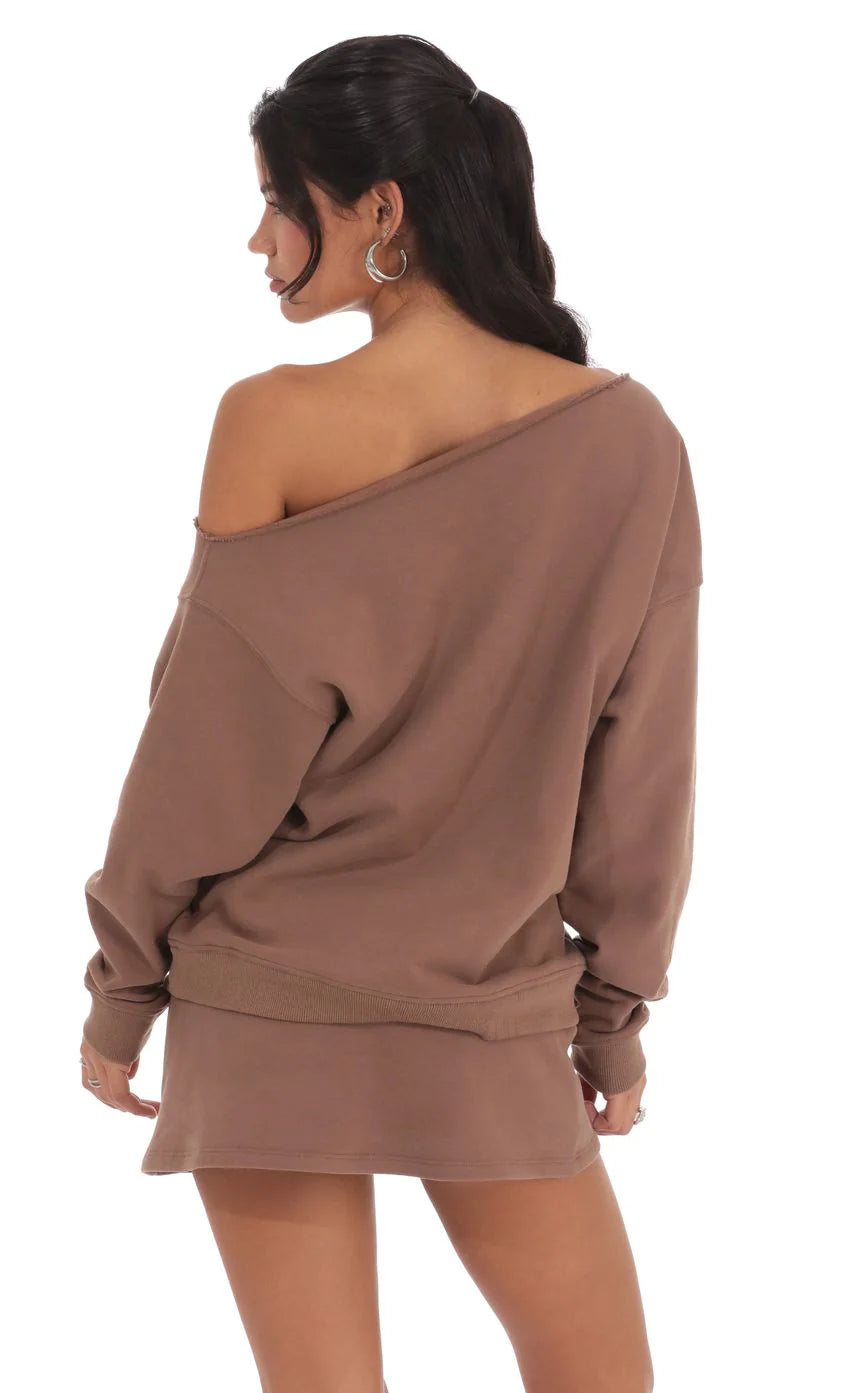 Cut Off Shoulder Jumper in Brown