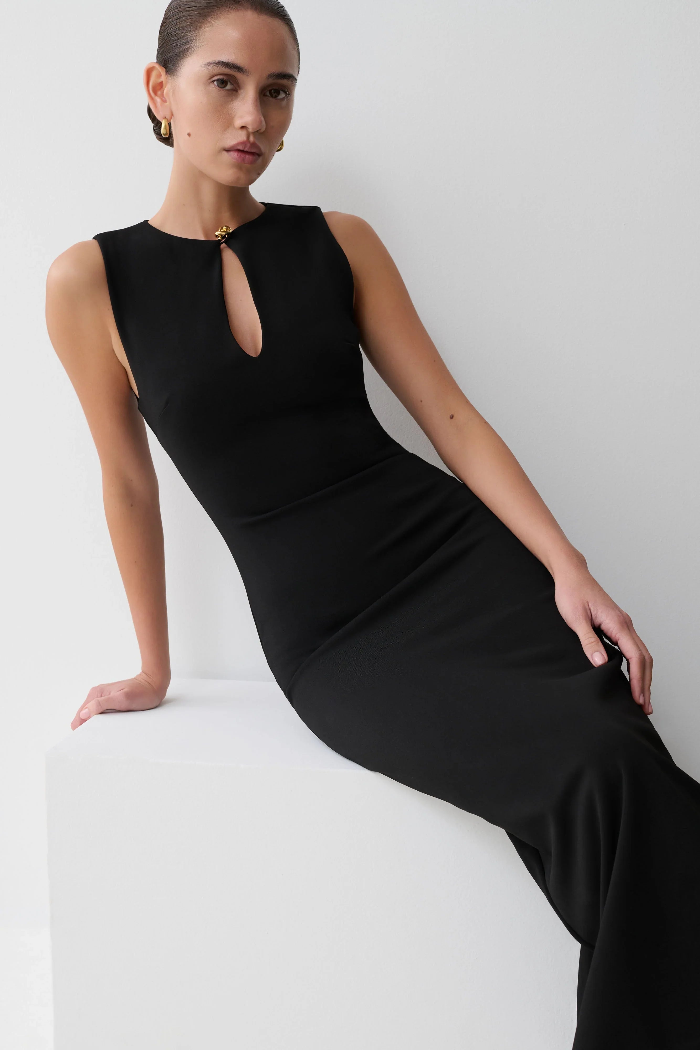 Norah Sleeveless Crepe Midi Dress Black