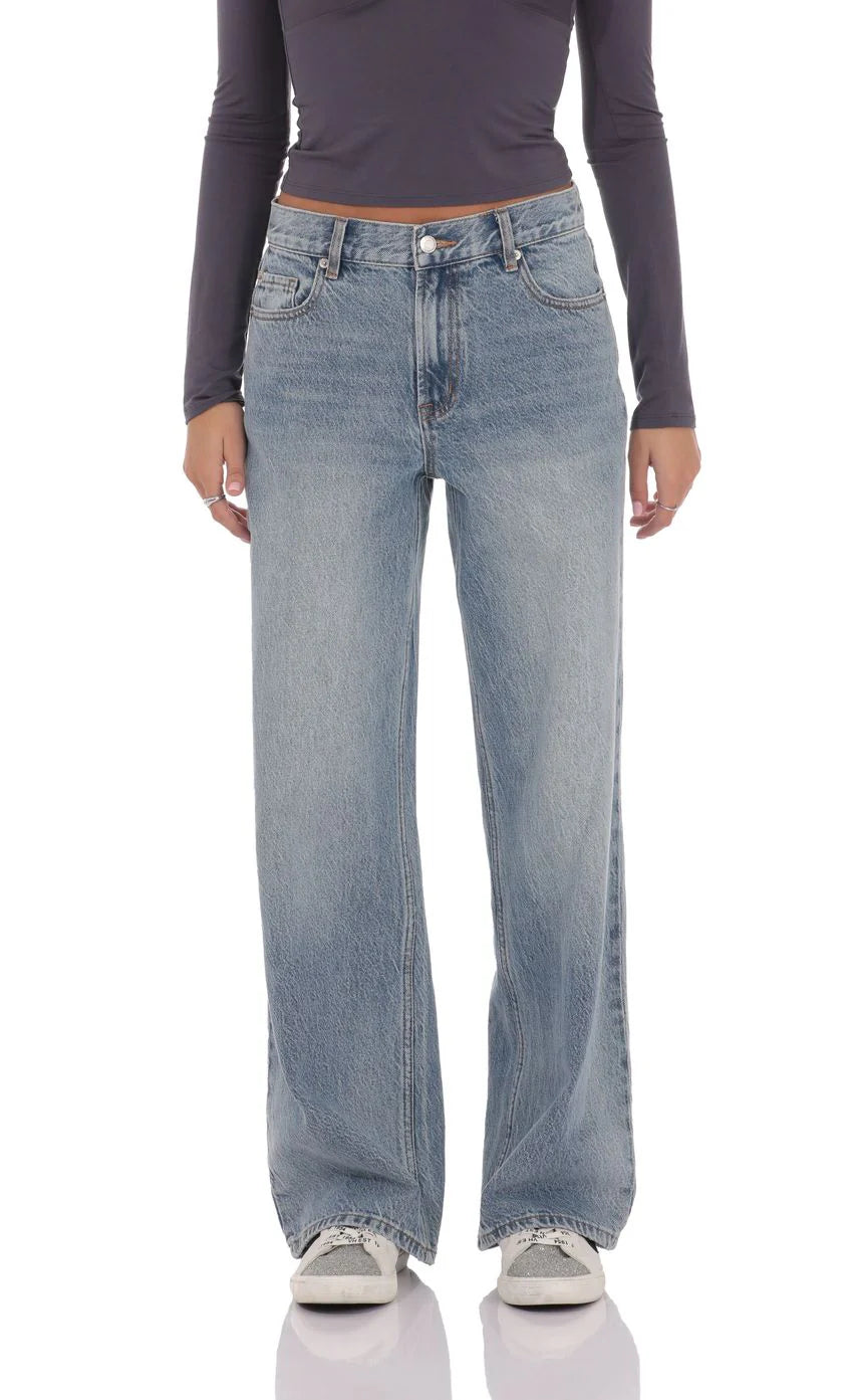 Mid Rise Baggy Jeans in Faded Blue