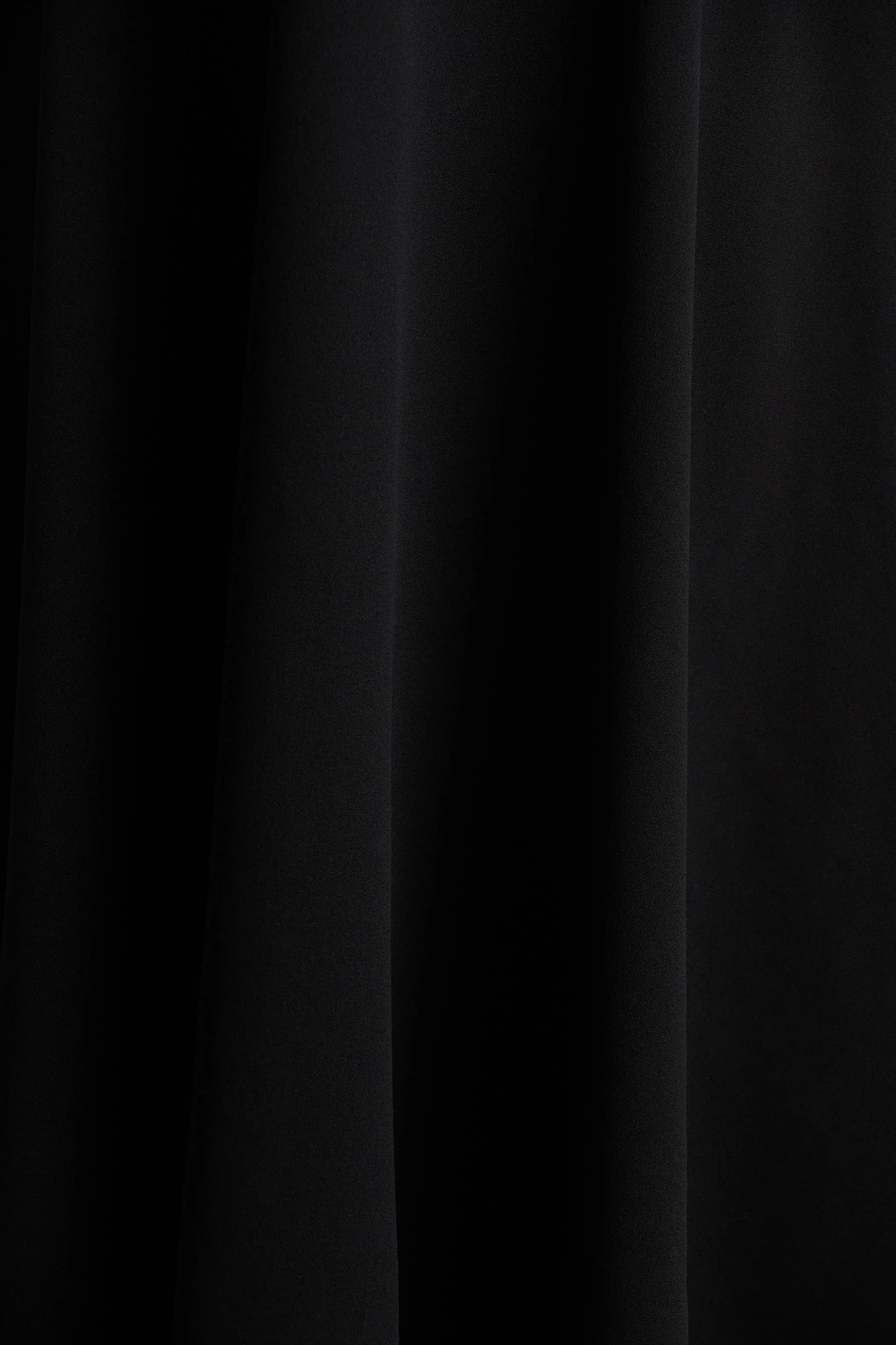 Andromeda Black Sweetheart Neck Midi Dress